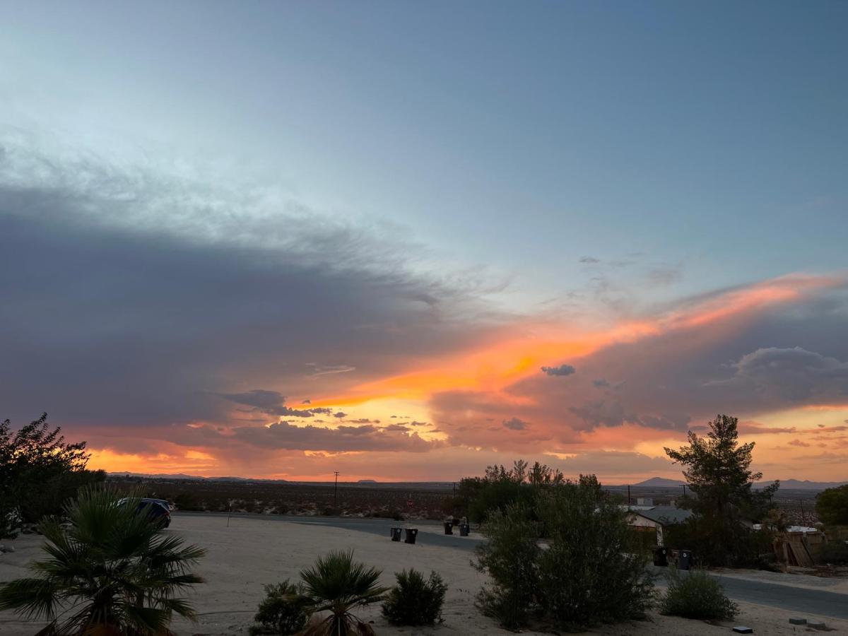 Хостел Bodhi House, Joshua Tree National Park Туэнтинайн-Палмс Экстерьер фото